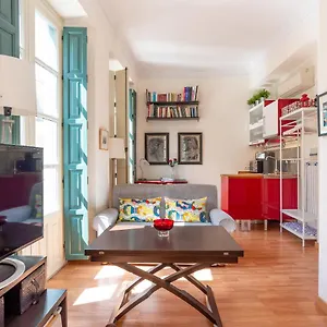 bright-cozy-apartment-with-5-balconies-in-old-town.1costadelsol.com/